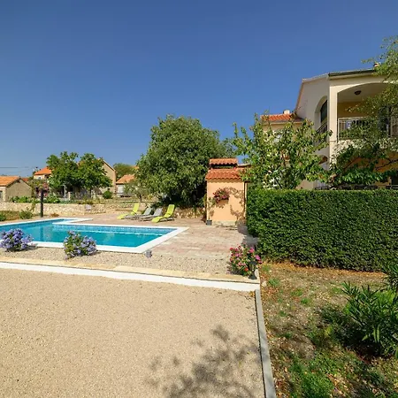 Rokoko בית נופש שיבניק