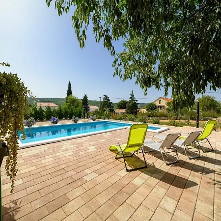 Rokoko 別荘 シベニク