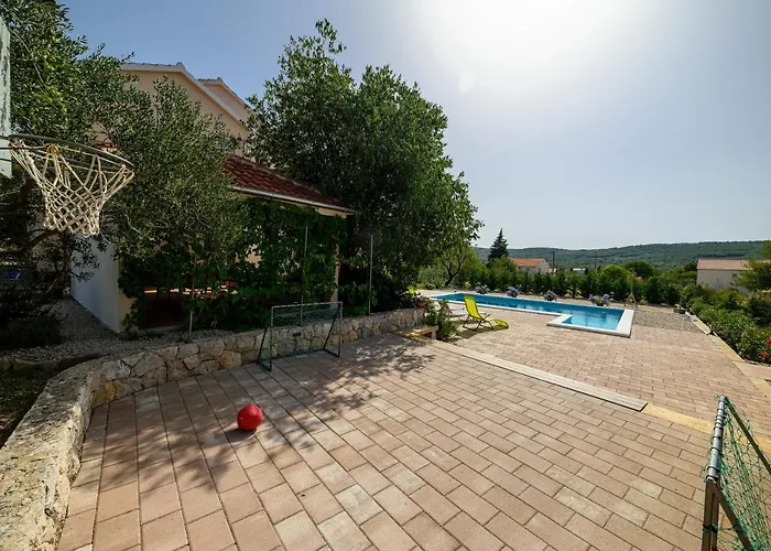 בית נופש Rokoko שיבניק